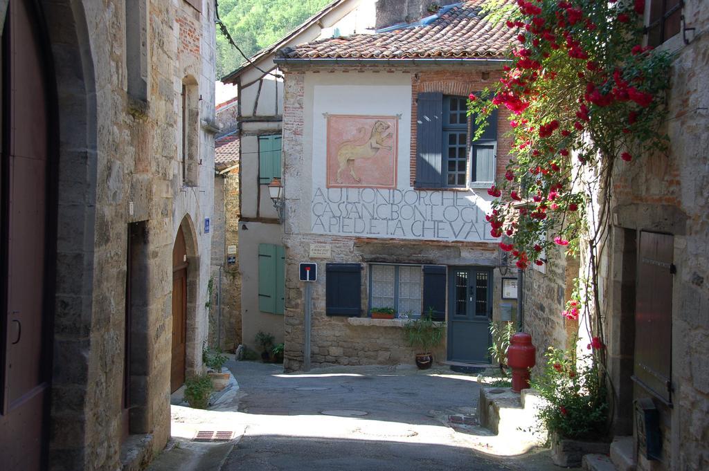 Auberge Lion D'Or 생트 앙토낭 외부 사진