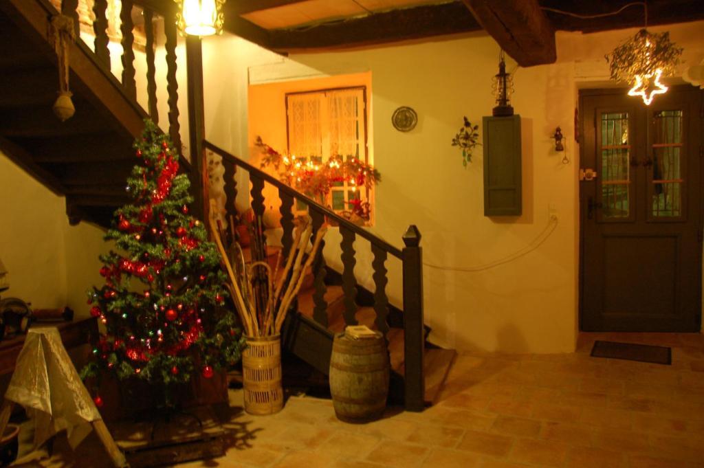 Auberge Lion D'Or 생트 앙토낭 외부 사진