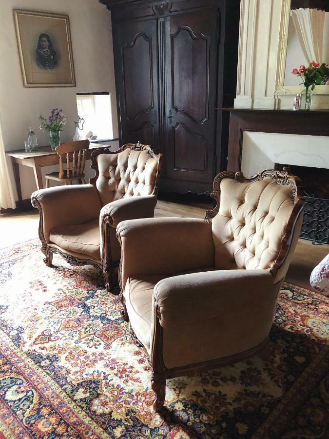 Auberge Lion D'Or 생트 앙토낭 외부 사진