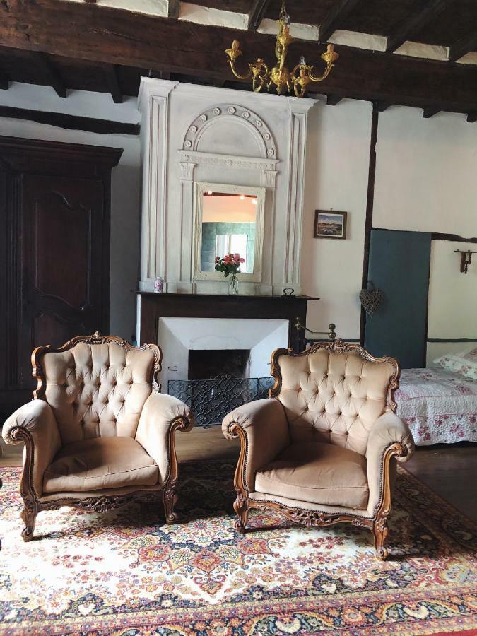 Auberge Lion D'Or 생트 앙토낭 외부 사진